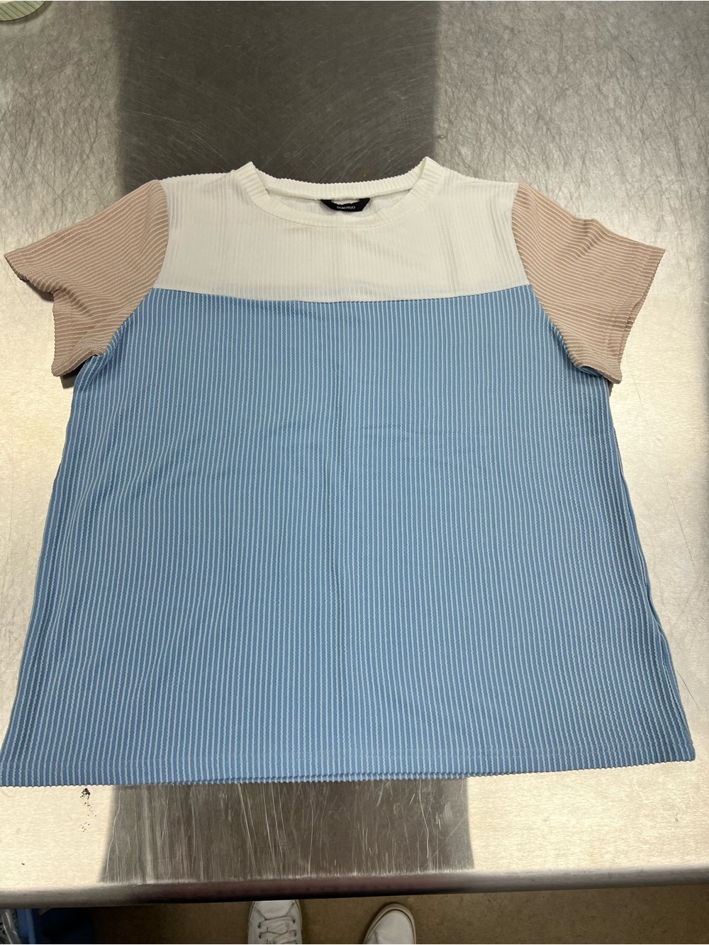 Dokotoo Colorblock Ribbed Crew Tee in Blue, White & Beige Women’s XL